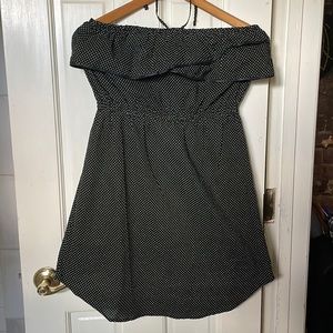Roxy strapless/halter dress. black & white polka dots. top ruffle. size M. 🖤🤍